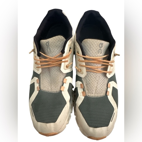 On Cloud 5 Running Shoes Women’s size 9 Gray & White - Picture 3 of 9